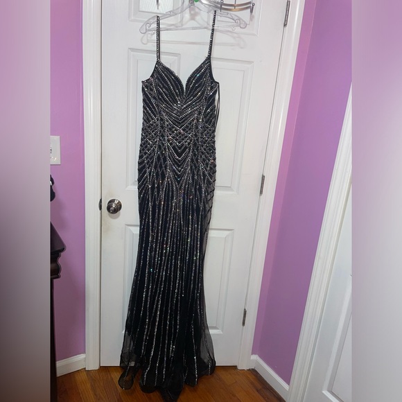 Elegant Black Beaded Evening Gown - Picture 1 of 6